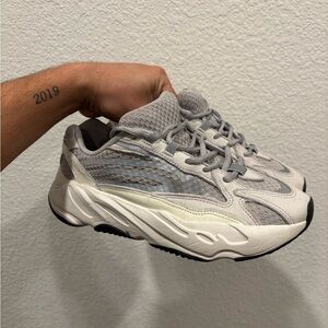 Adidas Yeezy 700 v2 "static" Kanye west Women’s Size 8 Men’s 6.5 Sneakers Shoes